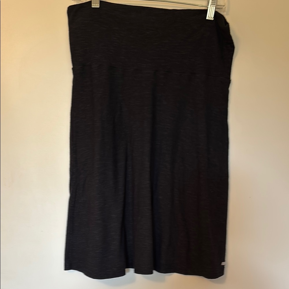 Columbia women’s knit skirt black M knee length.